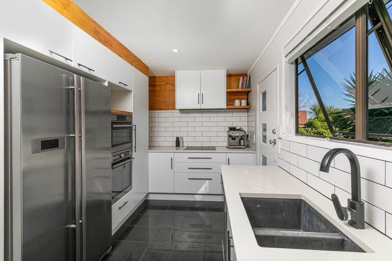 Photo of property in 44 West Harbour Drive, West Harbour, Auckland, 0618