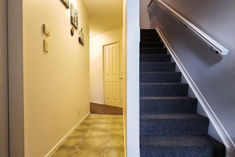 Photo of property in 147a Hobsonville Road, West Harbour, Auckland, 0618