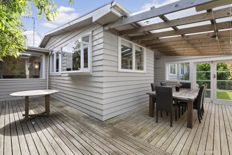 Photo of property in 202 Townsend Road, Miramar, Wellington, 6022