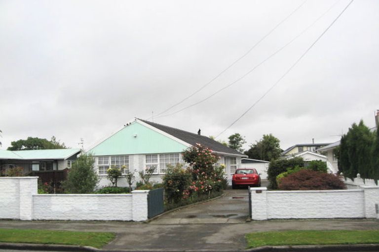 Photo of property in 121 Gayhurst Road, Dallington, Christchurch, 8061