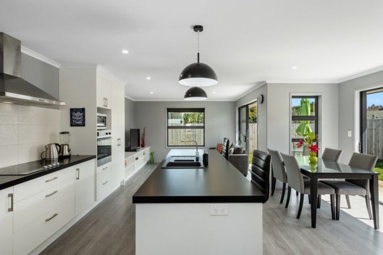 Photo of property in 27 Leet Crescent, Papamoa Beach, Papamoa, 3118