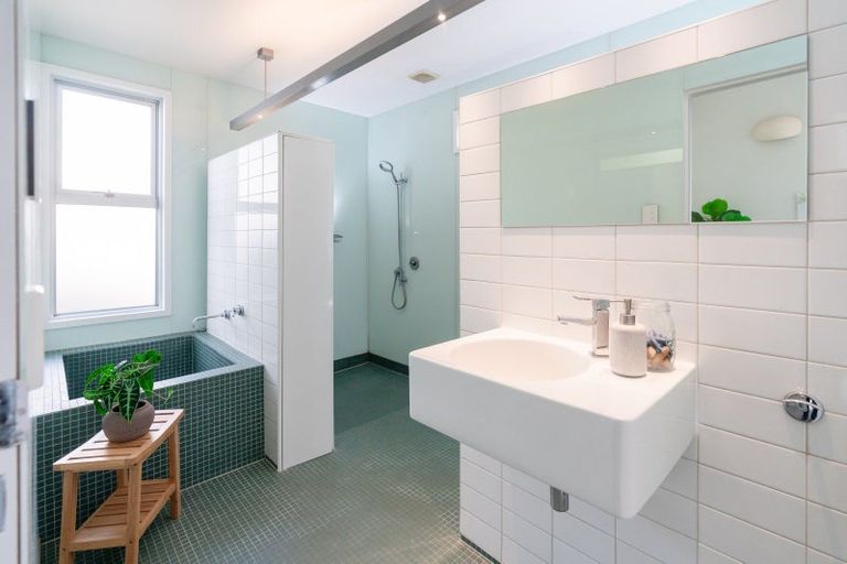 Photo of property in 20 Beere Haven Road, Seatoun, Wellington, 6022