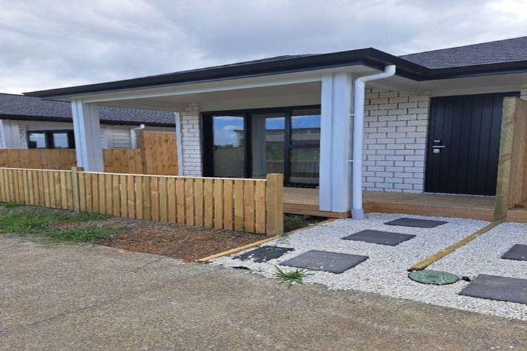 Photo of property in 20 Rorotu Avenue, Karaka, Papakura, 2113