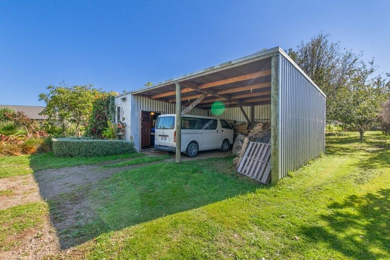 Photo of property in 182 Muhunoa West Road, Ohau, Levin, 5570