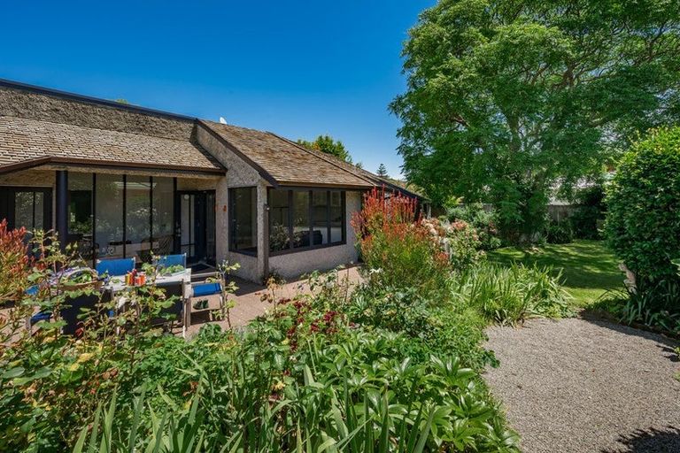 Photo of property in 11 Walnut Grove, Waikanae, 5036