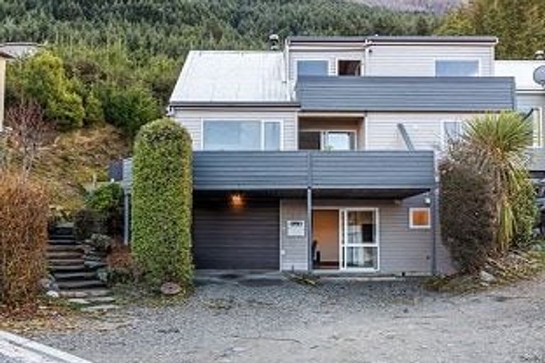 Photo of property in 17a Arawata Terrace, Fernhill, Queenstown, 9300