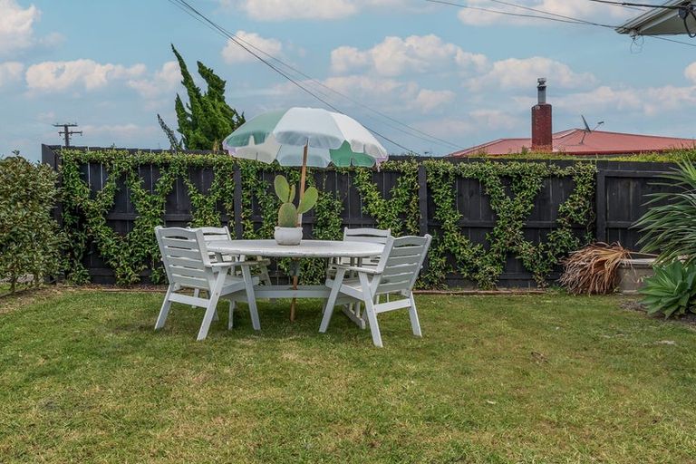 Photo of property in 79 Farquhar Road, Glendene, Auckland, 0602