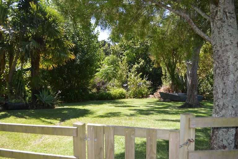 Photo of property in 381 Kapanga Road, Coromandel, 3506