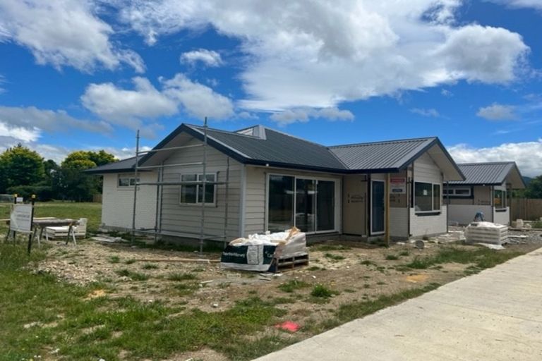 Photo of property in 4 Van Baarle Close, Carterton, 5713