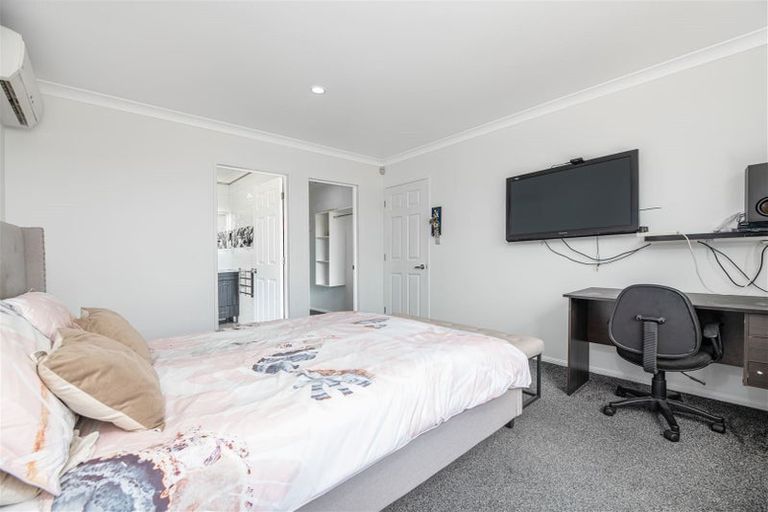 Photo of property in 76 San Valentino Drive, Henderson, Auckland, 0612