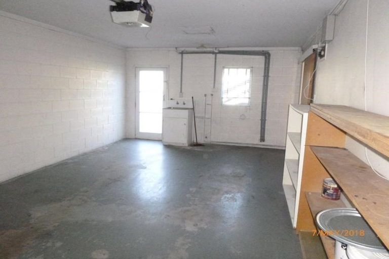 Photo of property in 2/1b Divich Avenue, Te Atatu South, Auckland, 0610