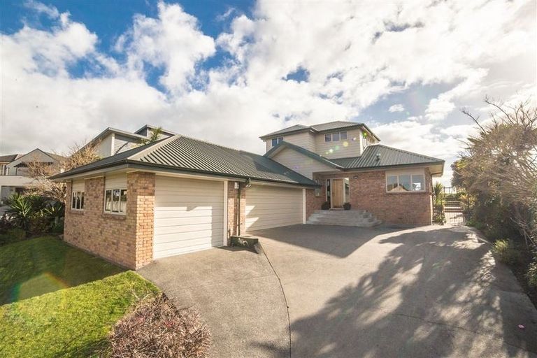 Photo of property in 17 Southworth Place, Grandview Heights, Hamilton, 3200
