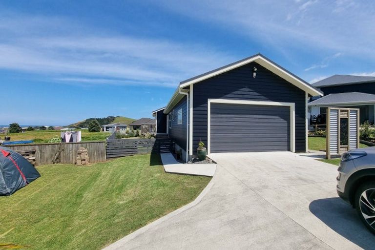 Photo of property in 3 Tua Tua Place, Baylys Beach, Dargaville, 0377