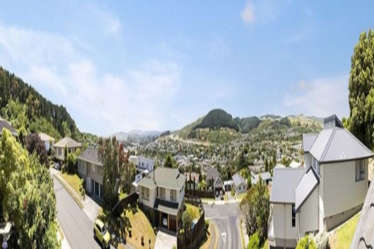 Photo of property in 5 Saint Aidans Way, Tawa, Wellington, 5028