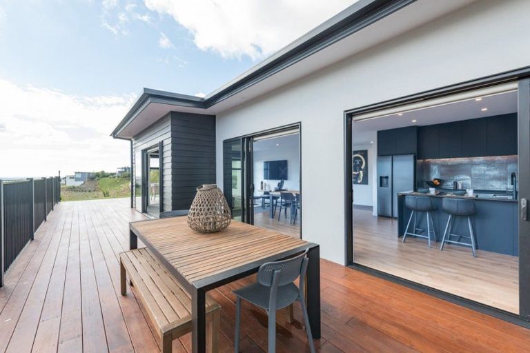 Photo of property in 70 Katania Heights, Brightwater, 7022