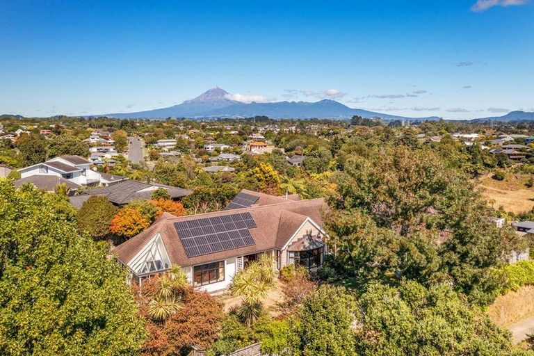 Photo of property in 12a Tamati Place, Merrilands, New Plymouth, 4312