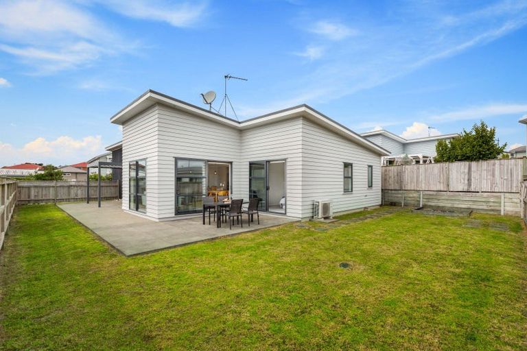 Photo of property in 30 Tyler Davies Drive, Red Beach, 0932