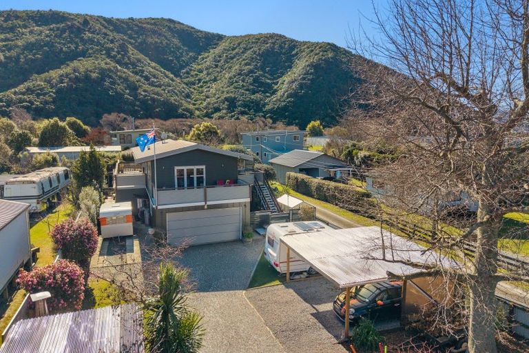 Photo of property in 14 Beach Road, Waikawa, Picton, 7220