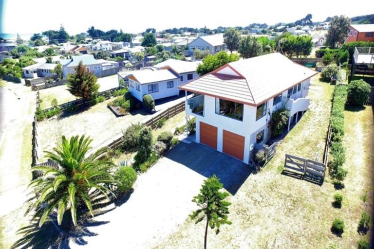 Photo of property in 13 Aranui Avenue, Waitarere Beach, Levin, 5510
