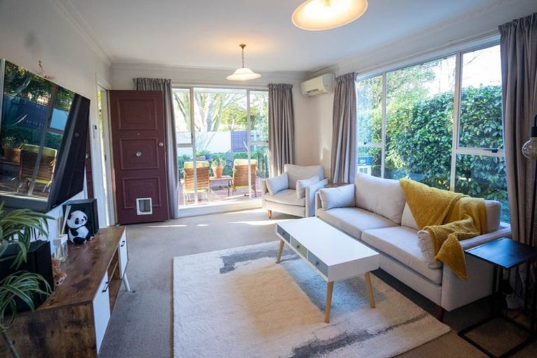 Photo of property in 35 Montclare Avenue, Avonhead, Christchurch, 8042