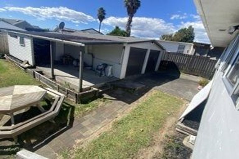 Photo of property in 4 Aden Place, Clendon Park, Auckland, 2103