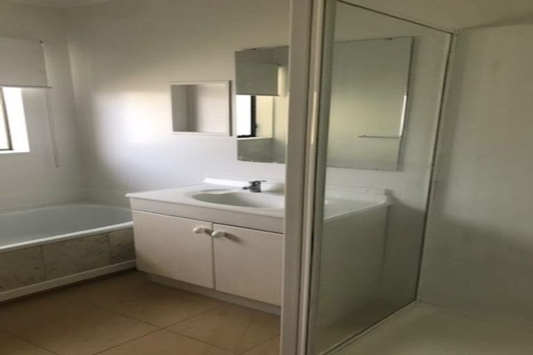 Photo of property in 50b Mirrabooka Avenue, Botany Downs, Auckland, 2010