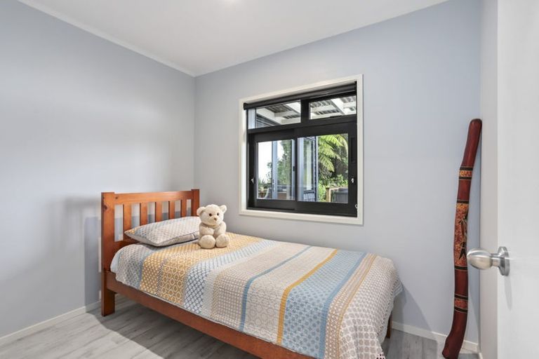 Photo of property in 19 Cascade Avenue, Waiatarua, Auckland, 0604