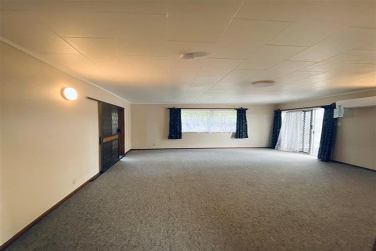 Photo of property in 69 Rosewarne Crescent, Glendene, Auckland, 0602