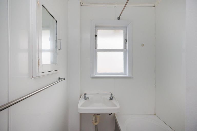 Photo of property in 70 Rangiora Avenue, Roslyn, Palmerston North, 4414