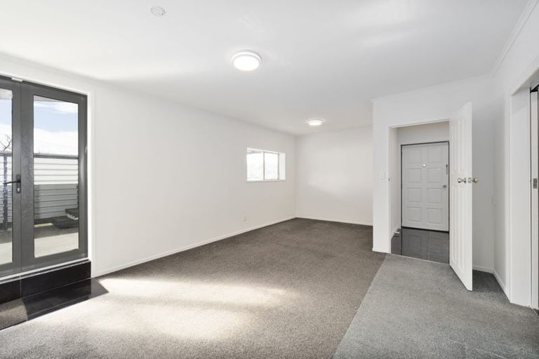 Photo of property in 3 Spargo Road, Massey, Auckland, 0614