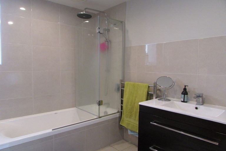 Photo of property in 11 Hawkhurst Road, Lyttelton, 8082