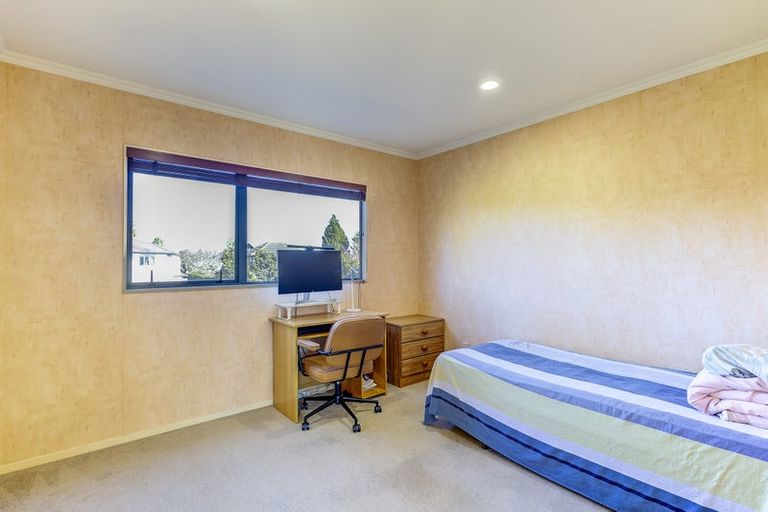 Photo of property in 2 Nielsen Gardens, Rototuna, Hamilton, 3210