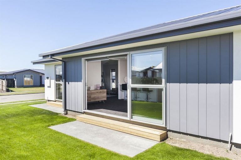 Photo of property in 7 Kingsbridge West, Burwood, Christchurch, 8083