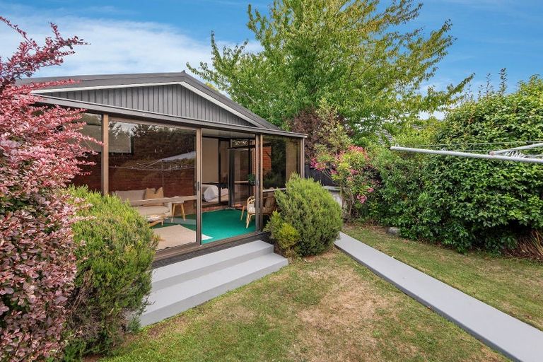 Photo of property in 33 Martbern Crescent, Bishopdale, Christchurch, 8053