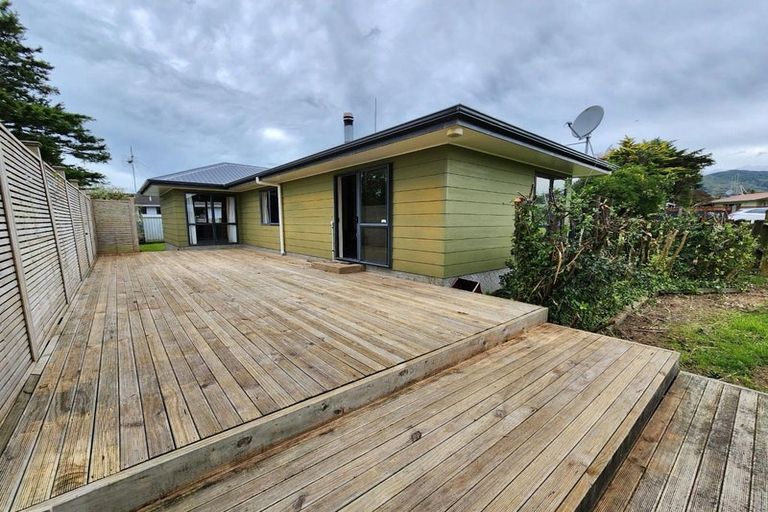 Photo of property in 35 Rata Street, Tokomaru, Palmerston North, 4474