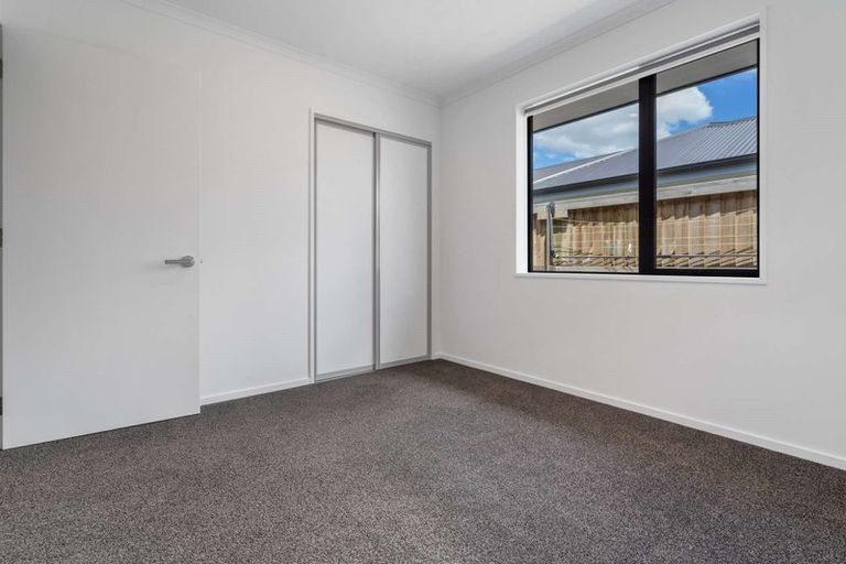 Photo of property in 32 Tara Crescent, Woodend, 7610