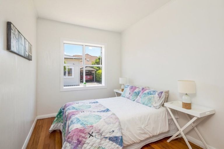 Photo of property in 26 Queensway, Three Kings, Auckland, 1024