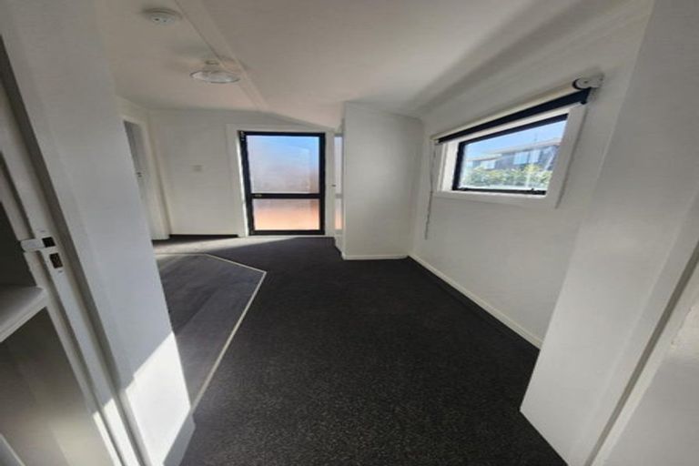 Photo of property in 28 Breakwater Road, Moturoa, New Plymouth, 4310