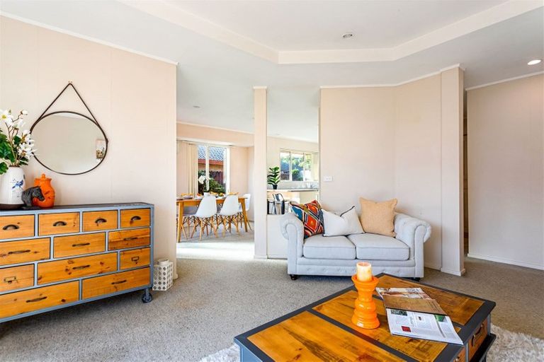 Photo of property in 57 Kingdale Road, Henderson, Auckland, 0610