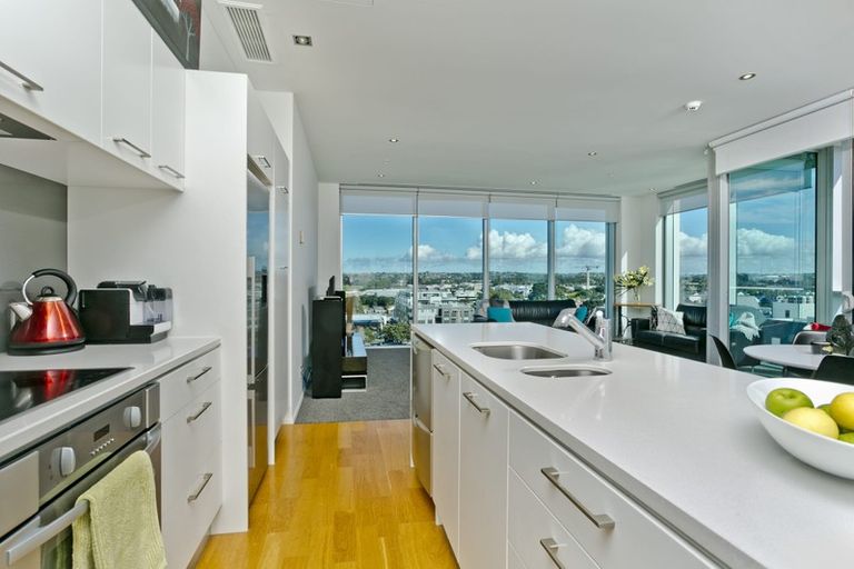 Photo of property in Sentinel Apartments, 706/3 Northcroft Street, Takapuna, Auckland, 0622