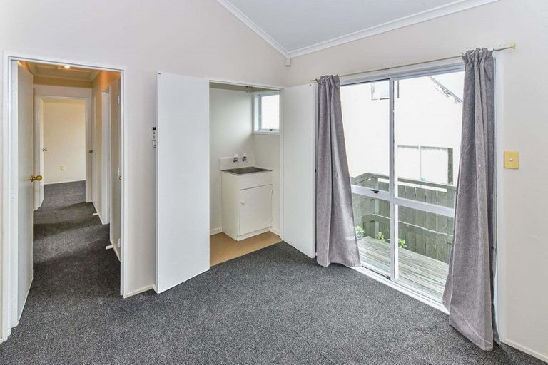 Photo of property in 2/20 Solveig Place, Randwick Park, Auckland, 2105