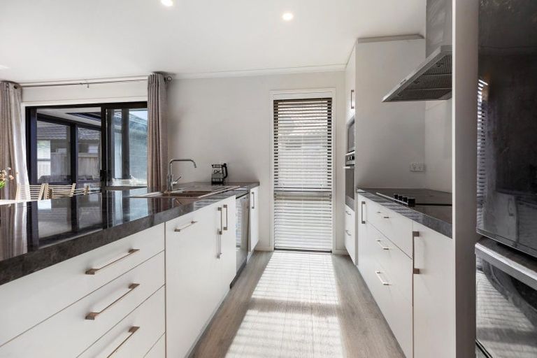 Photo of property in 118 Whakaturou Crescent, Pyes Pa, Tauranga, 3112