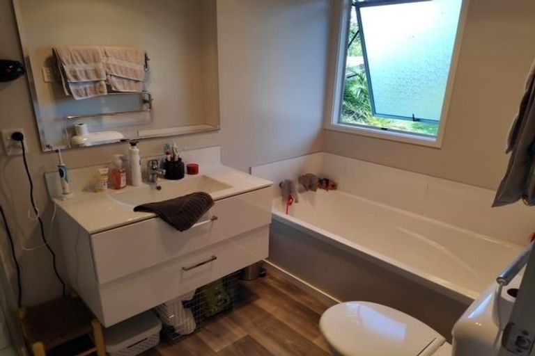 Photo of property in 8 Elizabeth Drive, West Harbour, Auckland, 0618