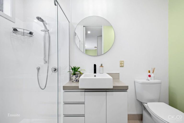 Photo of property in 22 Otonga Heights, Maungaraki, Lower Hutt, 5010