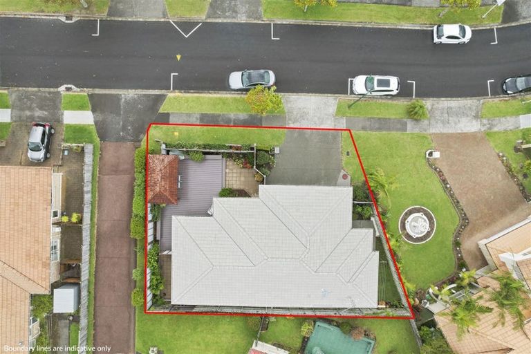 Photo of property in 6 Corta Bella Place, Golflands, Auckland, 2013