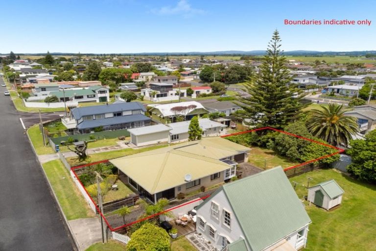 Photo of property in 66 Karewa Parade, Papamoa Beach, Papamoa, 3118