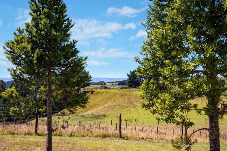 Photo of property in 2850 South Head Road, South Head, Helensville, 0874