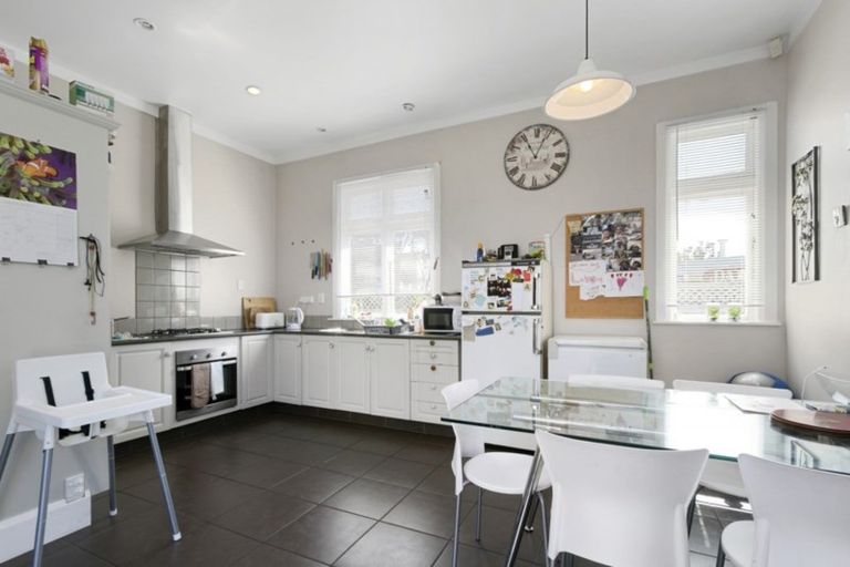 Photo of property in 117 Whites Line East, Waiwhetu, Lower Hutt, 5010