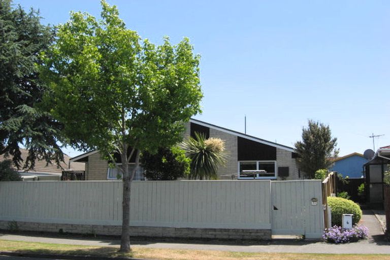 Photo of property in 1/8 Delaware Crescent, Russley, Christchurch, 8042