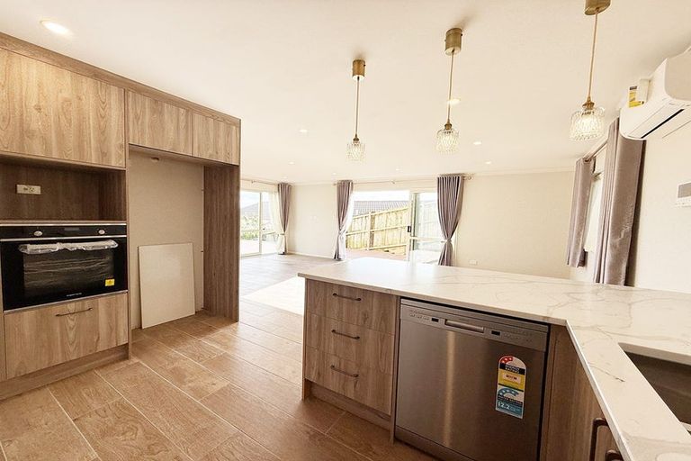 Photo of property in 7a Marco Place, Highland Park, Auckland, 2010